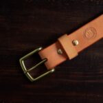 Klassiskt läderbälte natur