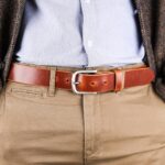 Axel läderbälte brun jacka närbild fram