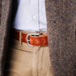 Axel läderbälte brun jacka närbild vänster