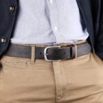 Axel läderbälte mörkbrun jacka närbild höger