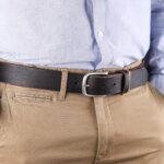 Axel läderbälte mörkbrun närbild höger