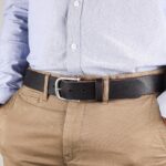 Axel läderbälte mörkbrun närbild vänster