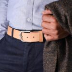 Axel läderbalte natur oppet jacka narbild vanster