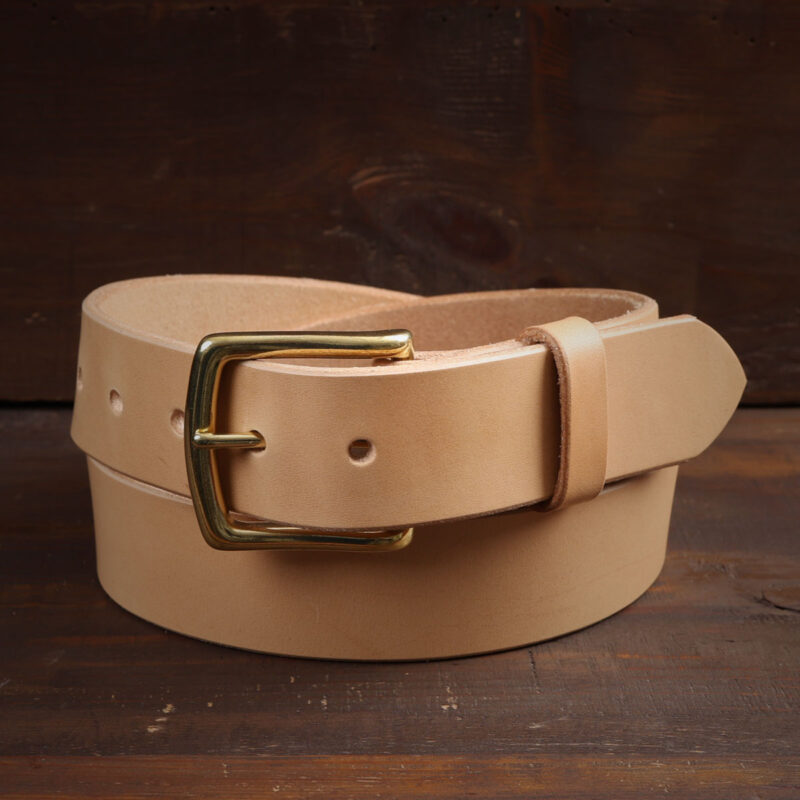 Klassiskt läderbälte natur
