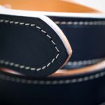 Dubbelt denimblått läderbälte stygn1