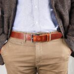 Erik läderbälte brun jackla närbild fram