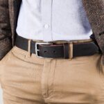 Erik läderbälte mörkbrun jacka närbild vänster