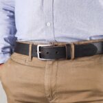 Erik läderbälte mörkbrun närbild vänster