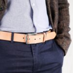 Erik läderbälte natur jacka närbild höger