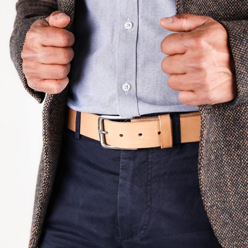 Erik läderbälte natur jacka närbild vänster