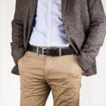 Erik läderbälte svart jacka öppet vänster