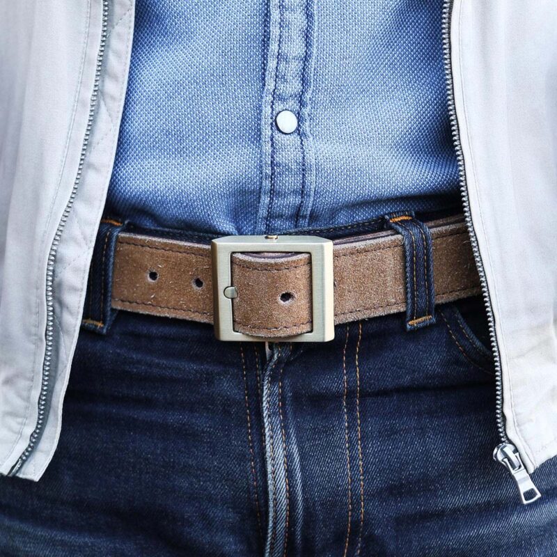 Heirloom roughout suede dubbelt läderbälte outfit fram