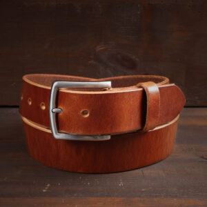 Klassiskt brunt läderbälte med rostfritt stålspänne