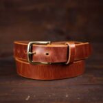 Klassiskt smalt läderbälte brunt
