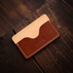 Minimalistisk korthållare brun natur