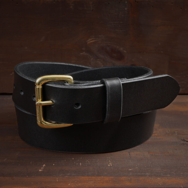 Nr. 1 svart läderbälte med mässingsspänne