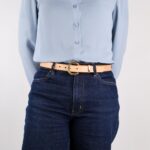 Nora Smalt Läderbälte Natur shirt left