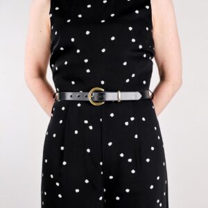 Nora Smalt Läderbälte Svart dress front