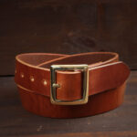 Sam brunt läderbälte med mässingsspänne