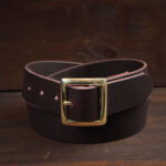 Sam mörkbrunt läderbälte med mässingsspänne