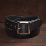 Sam svart läderbälte med rostfritt stålspänne