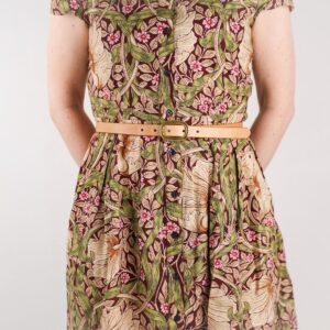 Sara Extra Smalt Läderbälte Natur med Mässingsspänne front