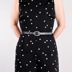 Sara Extra Smalt Läderbälte Svart med Silverspänne front