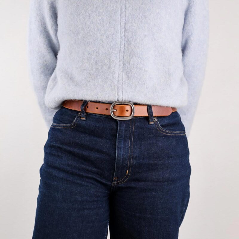 Sara Smalt Läderbälte Brunt med Silverspänne left