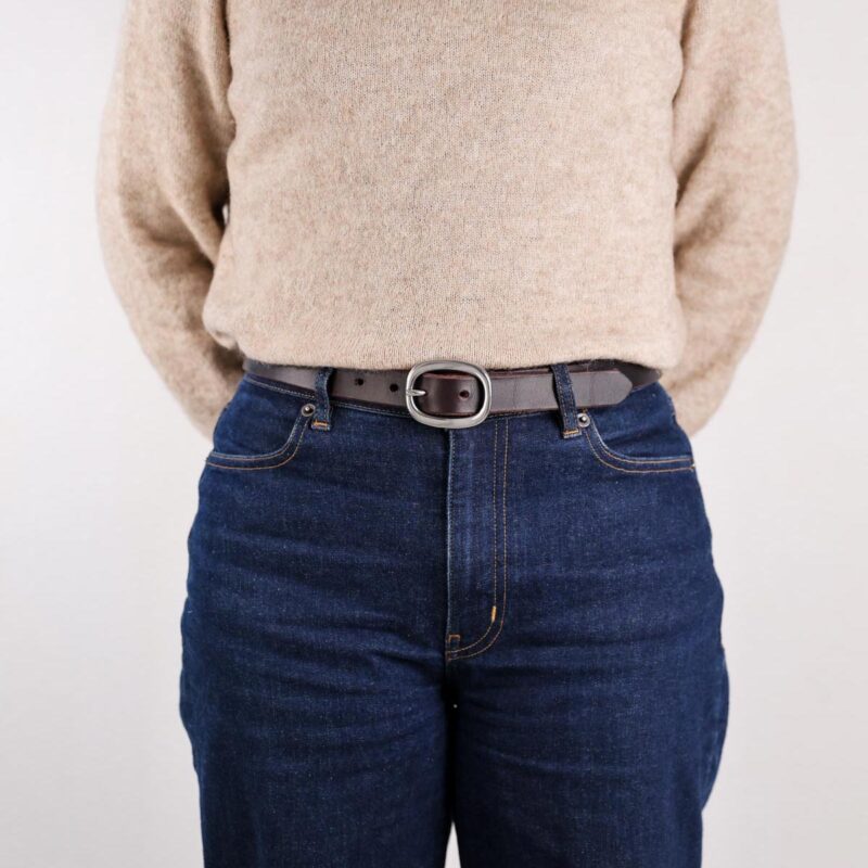 Sara Smalt Läderbälte Mörkbrunt med Silverspänne front