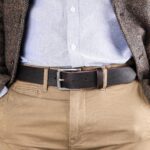 Vidar läderbälte mörkbrun jacka närbild fram