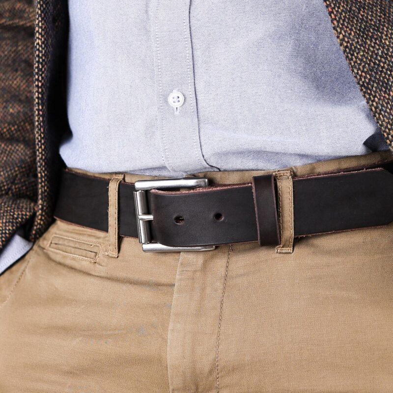 Vidar läderbälte mörkbrun jacka närbild vänster