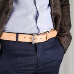 Vidar läderbälte natur jacka närbild höger