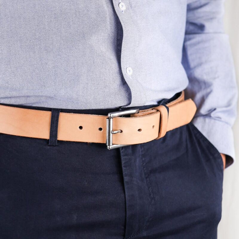 Vidar läderbälte natur närbild höger