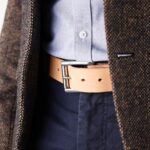 Vidar läderbälte natur närbild jacka vänster