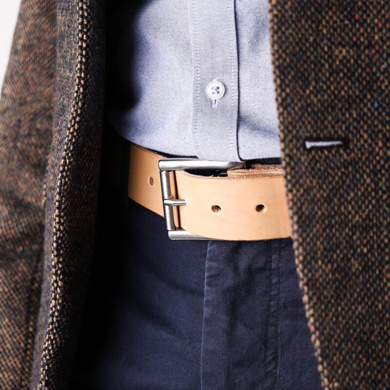 Vidar läderbälte natur närbild jacka vänster