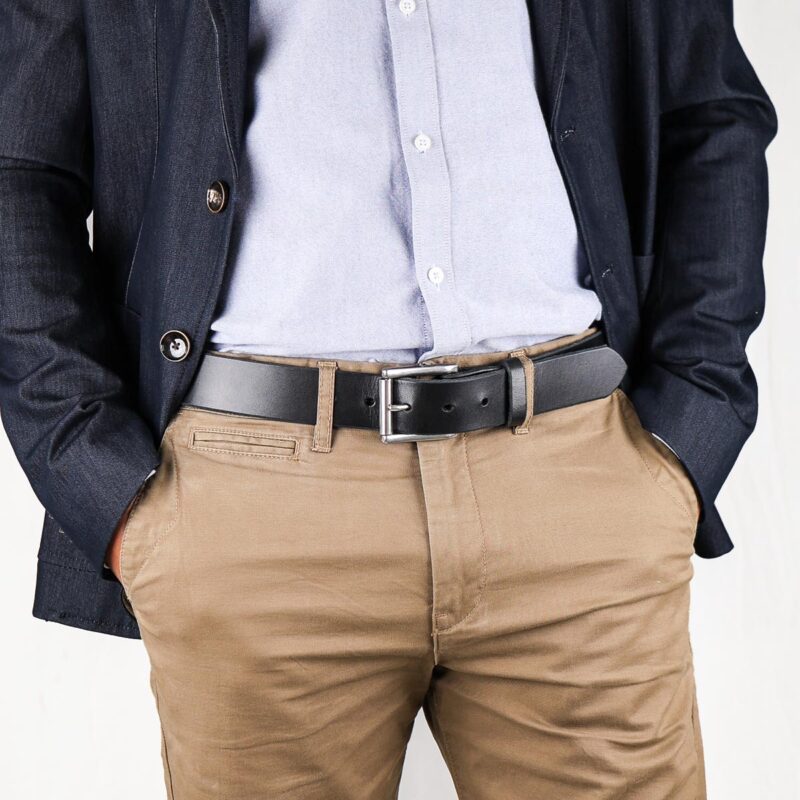 Vidar läderbälte svart jacka höger