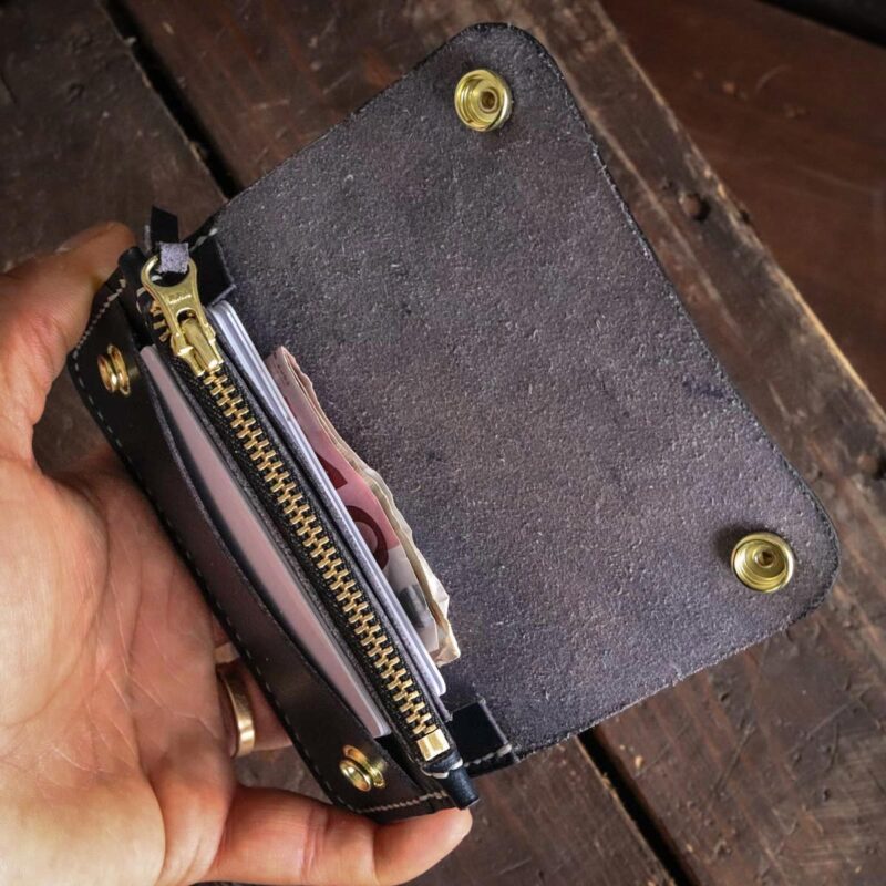 Leather trucker wallet blue in hand